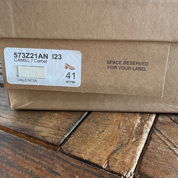 Never worn adorable Bibi Lou shoes from Anthropologie.  Size 41/10. - Picture 2 of 10